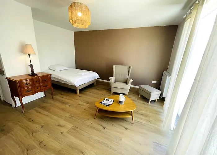 Dans Avec Salon Et Cuisine Partages - 404 Daire *