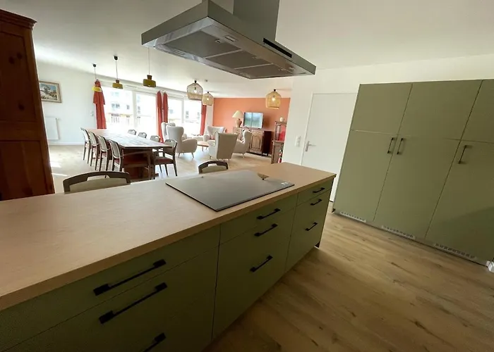 Dans Avec Salon Et Cuisine Partages - 404 Daire Epron