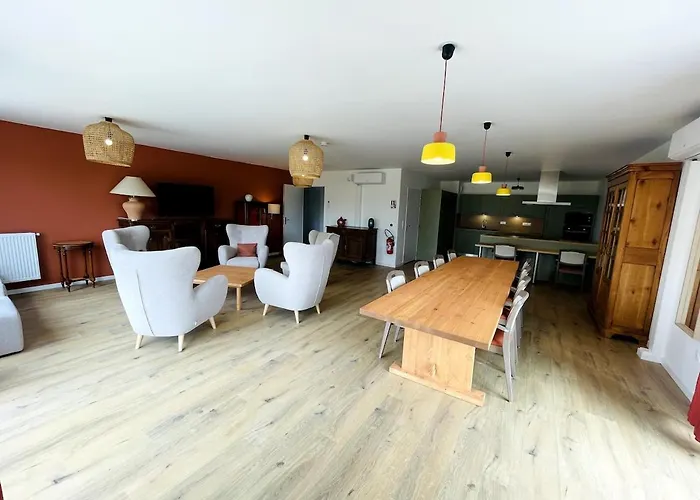 Dans Avec Salon Et Cuisine Partages - 404 *