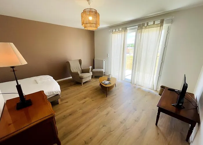 Dans Avec Salon Et Cuisine Partages - 404 Daire Epron